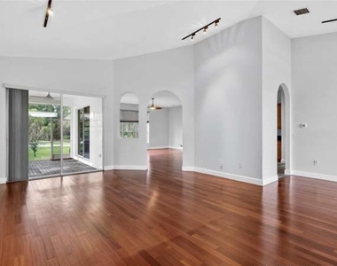 814 Sw 29th Street - Photo Thumbnail 5