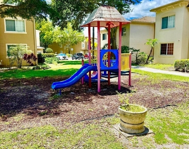 500 Crestwood Court N - Photo Thumbnail 22