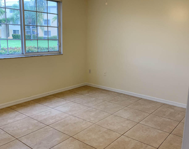 500 Crestwood Court N - Photo Thumbnail 8
