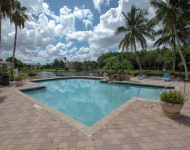 500 Crestwood Court N - Photo Thumbnail 17