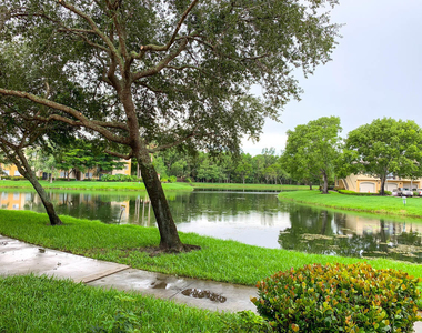 500 Crestwood Court N - Photo Thumbnail 13