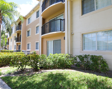 500 Crestwood Court N - Photo Thumbnail 4