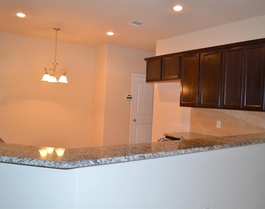 405 Sandy Lane - Photo Thumbnail 7