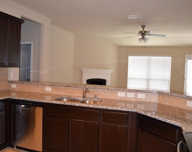 405 Sandy Lane - Photo Thumbnail 8