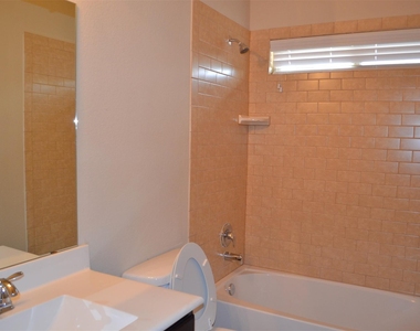 405 Sandy Lane - Photo Thumbnail 19