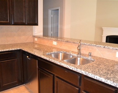 405 Sandy Lane - Photo Thumbnail 6