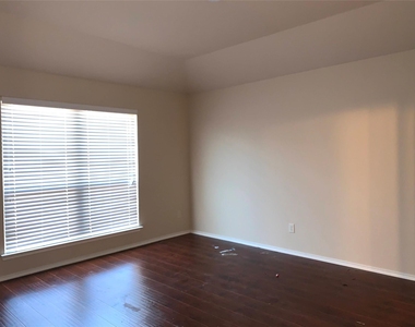 405 Sandy Lane - Photo Thumbnail 11