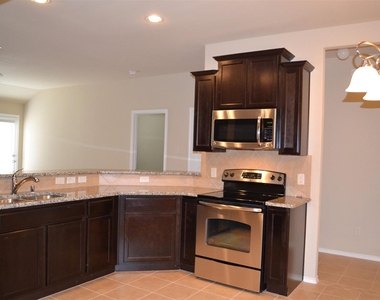 405 Sandy Lane - Photo Thumbnail 5