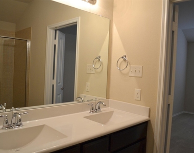 405 Sandy Lane - Photo Thumbnail 20