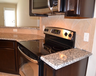 405 Sandy Lane - Photo Thumbnail 10