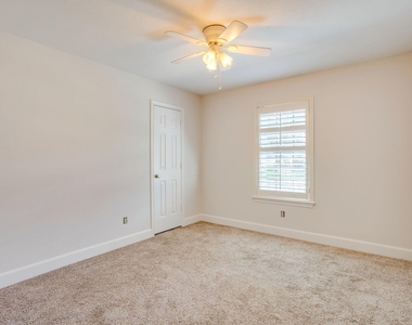 990 Oak Ridge Drive - Photo Thumbnail 11
