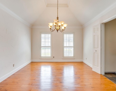 990 Oak Ridge Drive - Photo Thumbnail 3