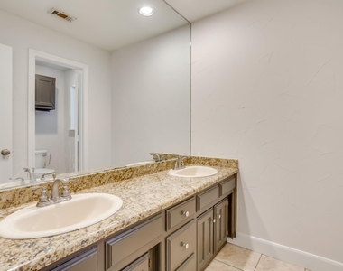 990 Oak Ridge Drive - Photo Thumbnail 13