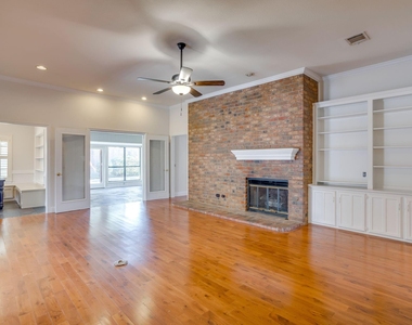 990 Oak Ridge Drive - Photo Thumbnail 4