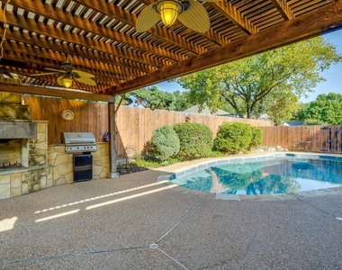 990 Oak Ridge Drive - Photo Thumbnail 17