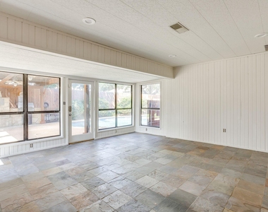 990 Oak Ridge Drive - Photo Thumbnail 5