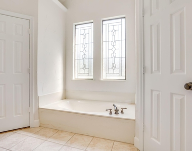 990 Oak Ridge Drive - Photo Thumbnail 9