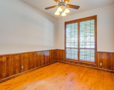 990 Oak Ridge Drive - Photo Thumbnail 12