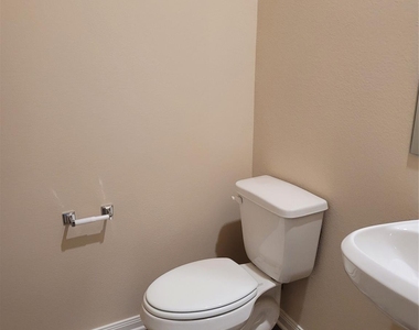 3205 Bowen Street - Photo Thumbnail 9