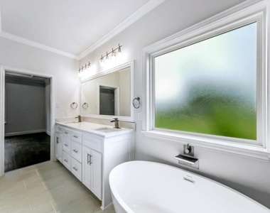 2033 S Edgewood Terrace - Photo Thumbnail 9