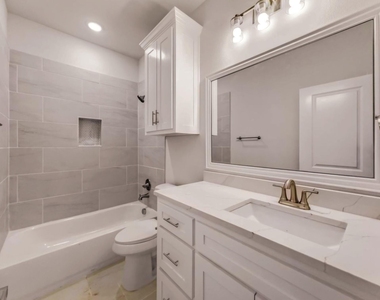 2033 S Edgewood Terrace - Photo Thumbnail 8