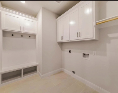 2033 S Edgewood Terrace - Photo Thumbnail 13