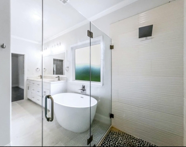 2033 S Edgewood Terrace - Photo Thumbnail 10