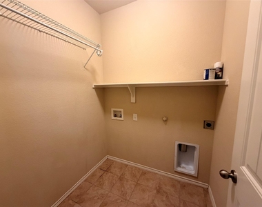 6320 Sails Street - Photo Thumbnail 5