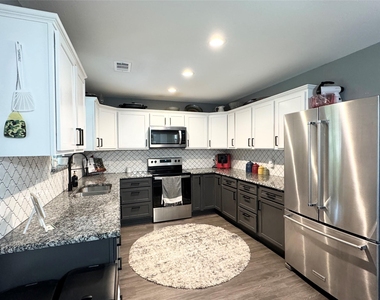 617 N Jordan Street - Photo Thumbnail 2