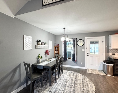617 N Jordan Street - Photo Thumbnail 3