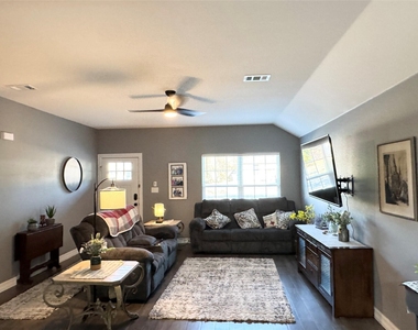 617 N Jordan Street - Photo Thumbnail 1