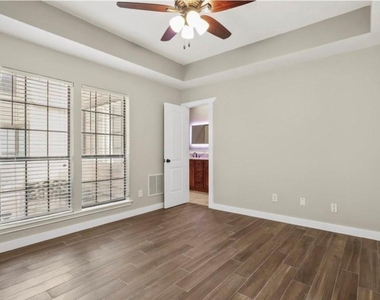 5100 Verde Valley Lane - Photo Thumbnail 6