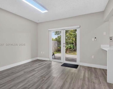 5637 Sw 36th - Photo Thumbnail 4