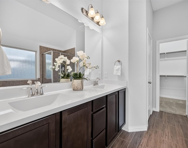 1352 Lake Grove Drive - Photo Thumbnail 24