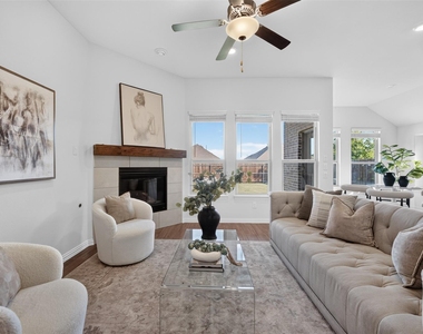 1352 Lake Grove Drive - Photo Thumbnail 12
