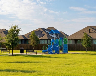 1352 Lake Grove Drive - Photo Thumbnail 36