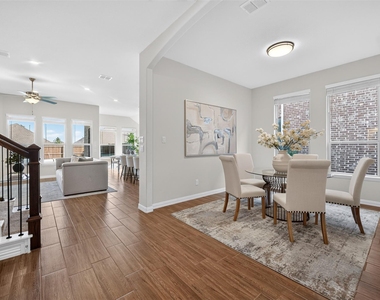1352 Lake Grove Drive - Photo Thumbnail 5