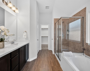 1352 Lake Grove Drive - Photo Thumbnail 23