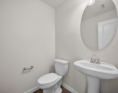 1352 Lake Grove Drive - Photo Thumbnail 29