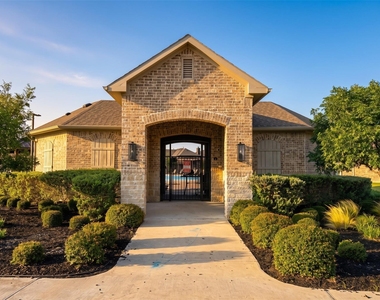 1352 Lake Grove Drive - Photo Thumbnail 38