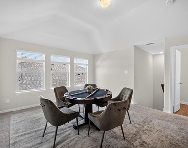 1352 Lake Grove Drive - Photo Thumbnail 28
