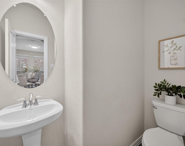1352 Lake Grove Drive - Photo Thumbnail 8