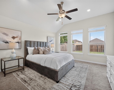 1352 Lake Grove Drive - Photo Thumbnail 20