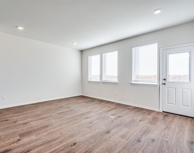 7024 Vining Drive - Photo Thumbnail 10