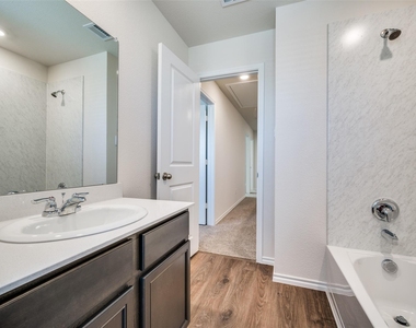 7024 Vining Drive - Photo Thumbnail 18