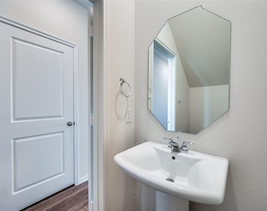 7024 Vining Drive - Photo Thumbnail 13