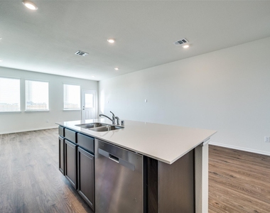 7024 Vining Drive - Photo Thumbnail 6