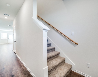 7024 Vining Drive - Photo Thumbnail 11