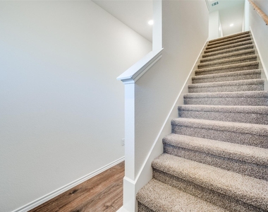 7024 Vining Drive - Photo Thumbnail 12