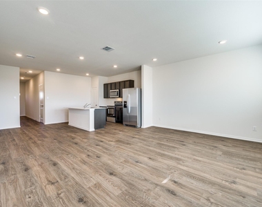 7024 Vining Drive - Photo Thumbnail 3
